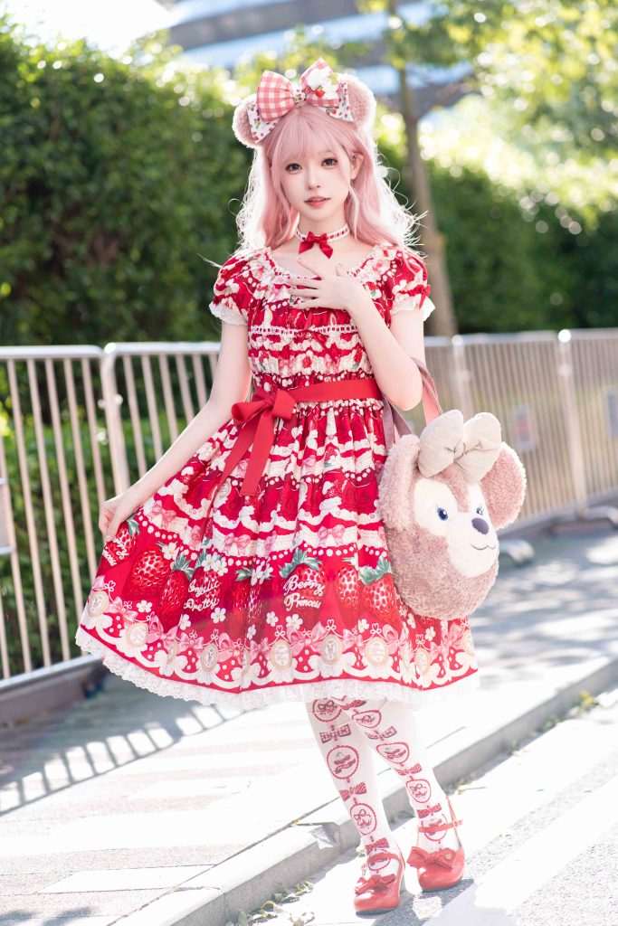 请你吃一口草莓𖥦🍓是甜甜的草莓裙插图2