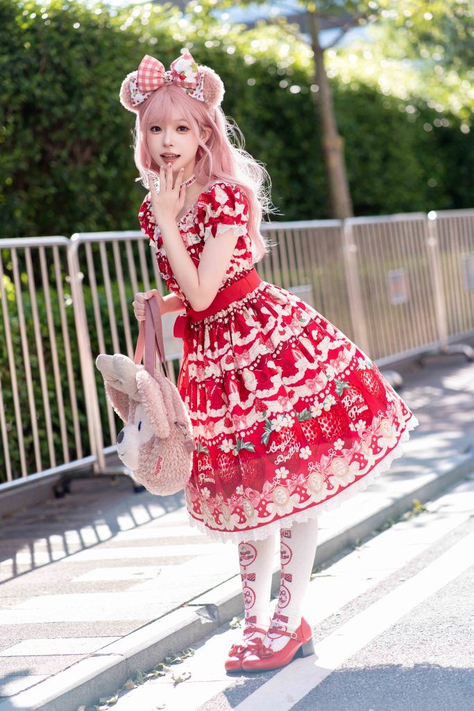请你吃一口草莓𖥦🍓是甜甜的草莓裙插图7